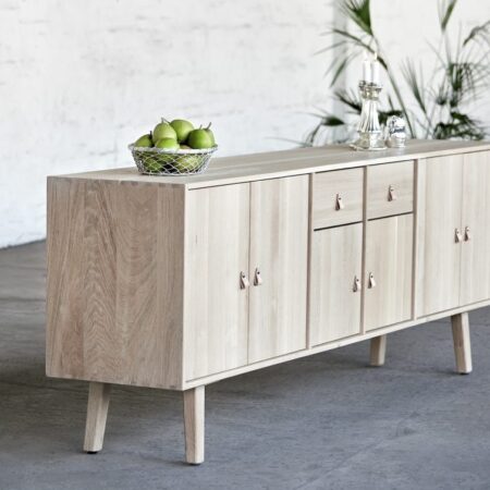 Kidi skænk lys eg - Aisen møbler